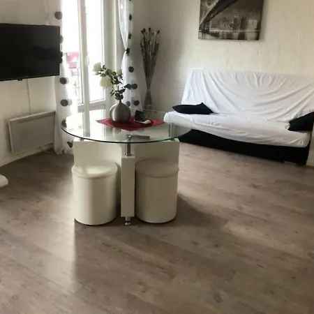 2 Pieces En Centre Ville Proche Plages *