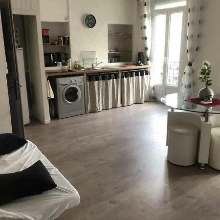 Appartement 2 Pieces En Centre Ville Proche Plages *