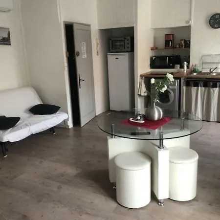 Appartement 2 Pieces En Centre Ville Proche Plages Saint-Raphaël